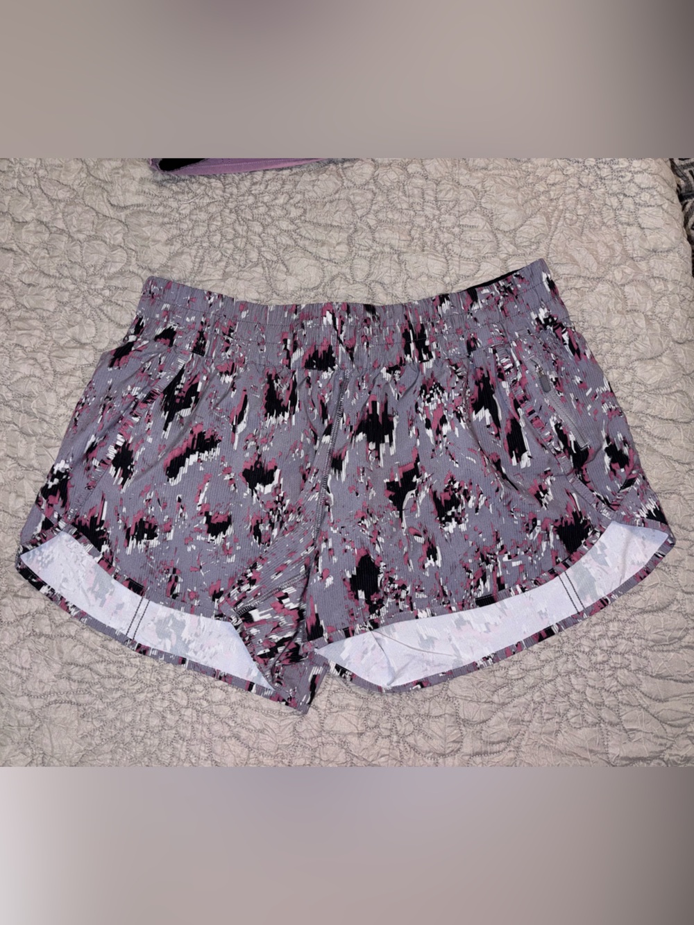 Lululemon Women’s Tracker Short 4” - Floral Flux Multi